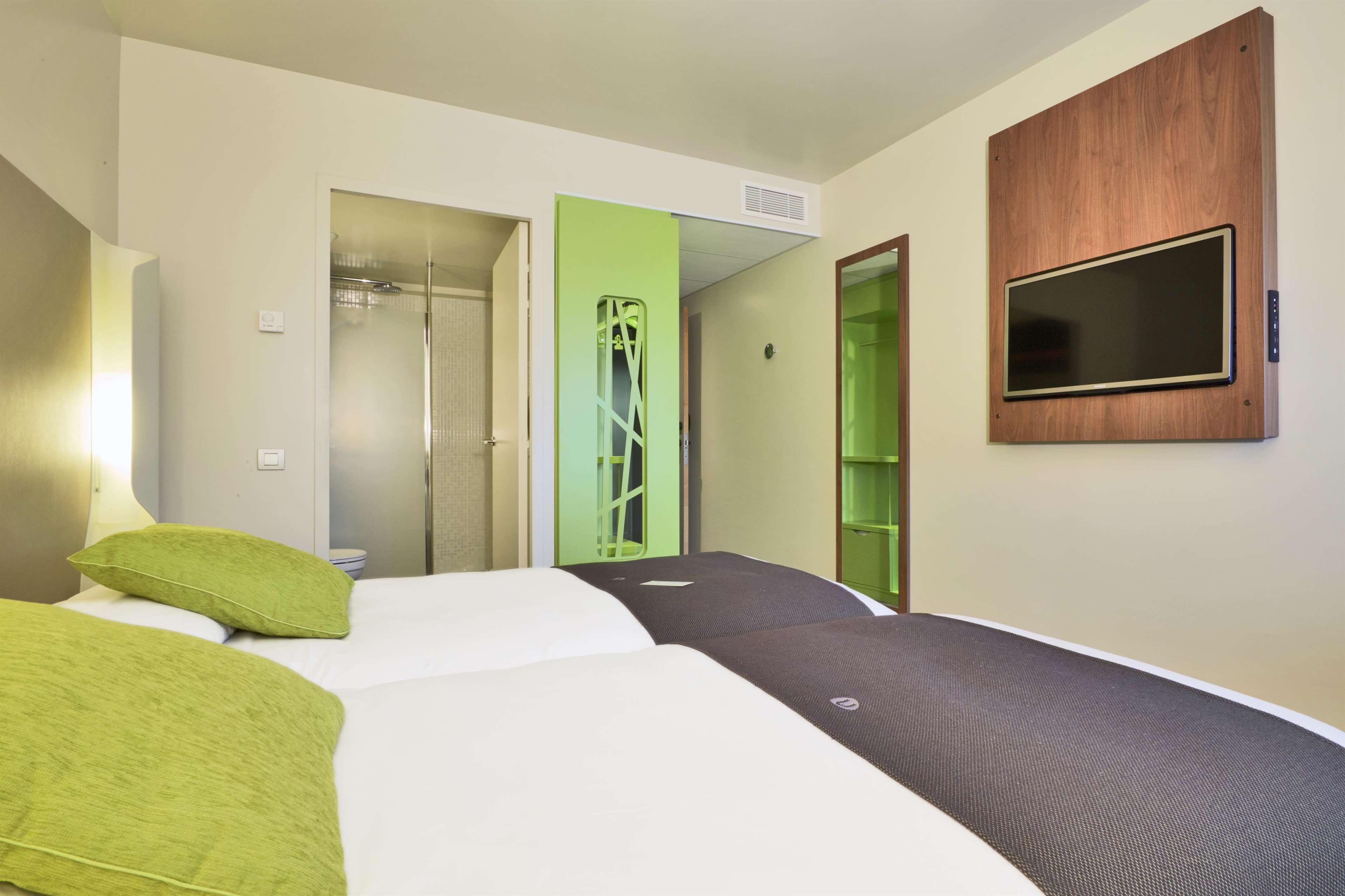 กองปานีล ลา รอช ซูร์ ยง ซองเทรอ การ์ Hotel ลารอช-ซูร์-ยง ภายนอก รูปภาพ