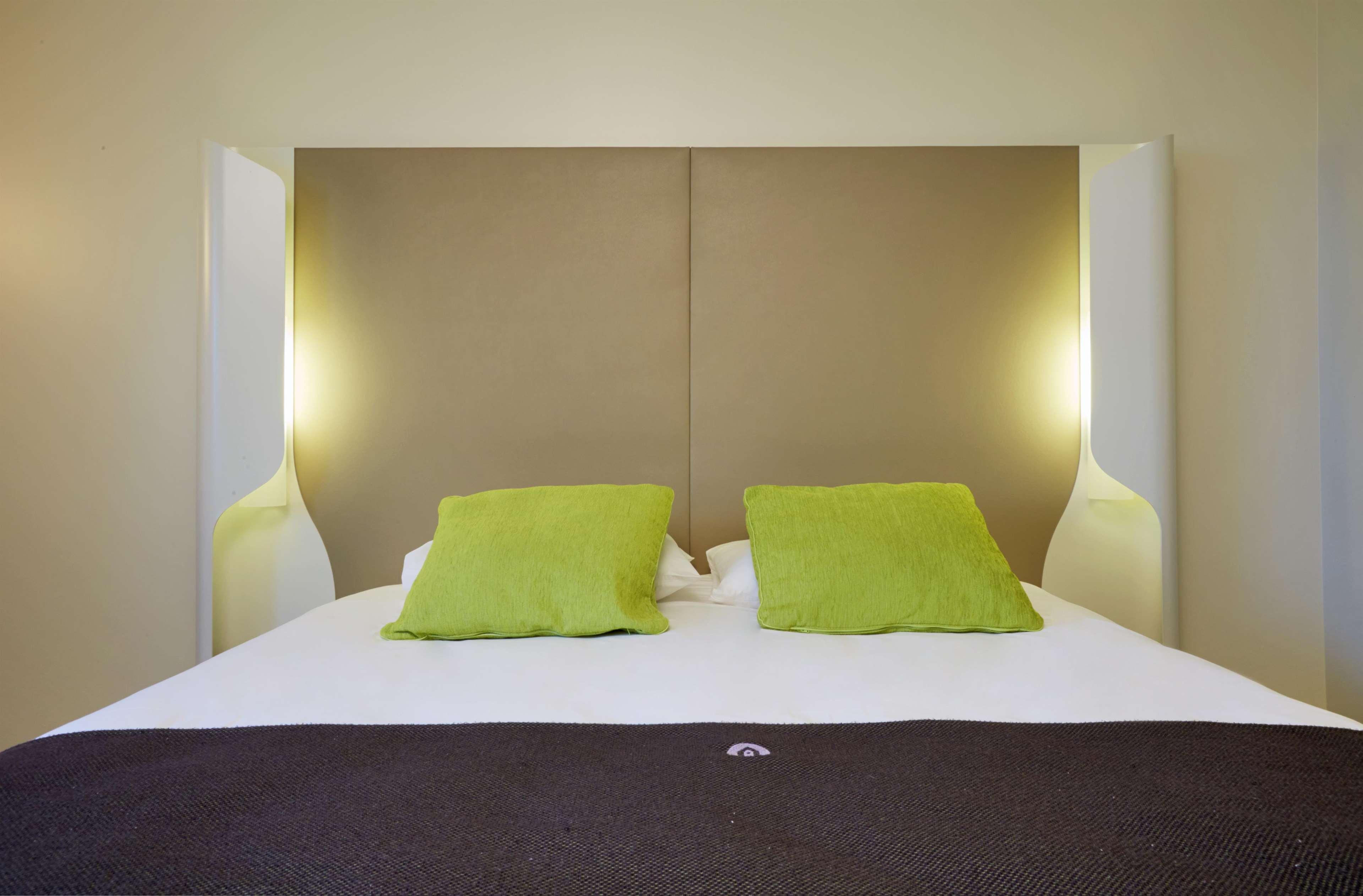 กองปานีล ลา รอช ซูร์ ยง ซองเทรอ การ์ Hotel ลารอช-ซูร์-ยง ภายนอก รูปภาพ