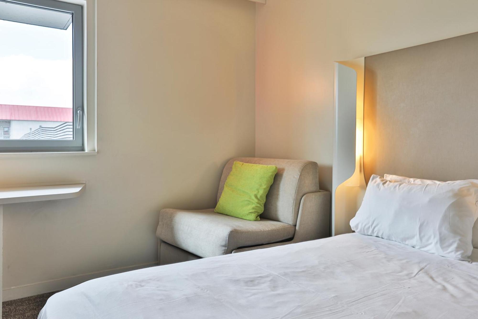กองปานีล ลา รอช ซูร์ ยง ซองเทรอ การ์ Hotel ลารอช-ซูร์-ยง ภายนอก รูปภาพ