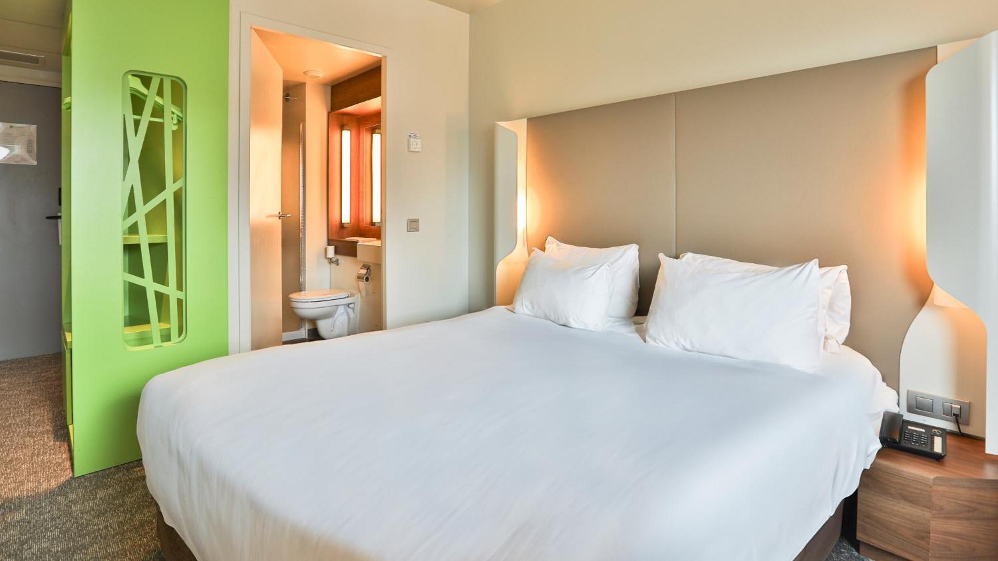 กองปานีล ลา รอช ซูร์ ยง ซองเทรอ การ์ Hotel ลารอช-ซูร์-ยง ภายนอก รูปภาพ