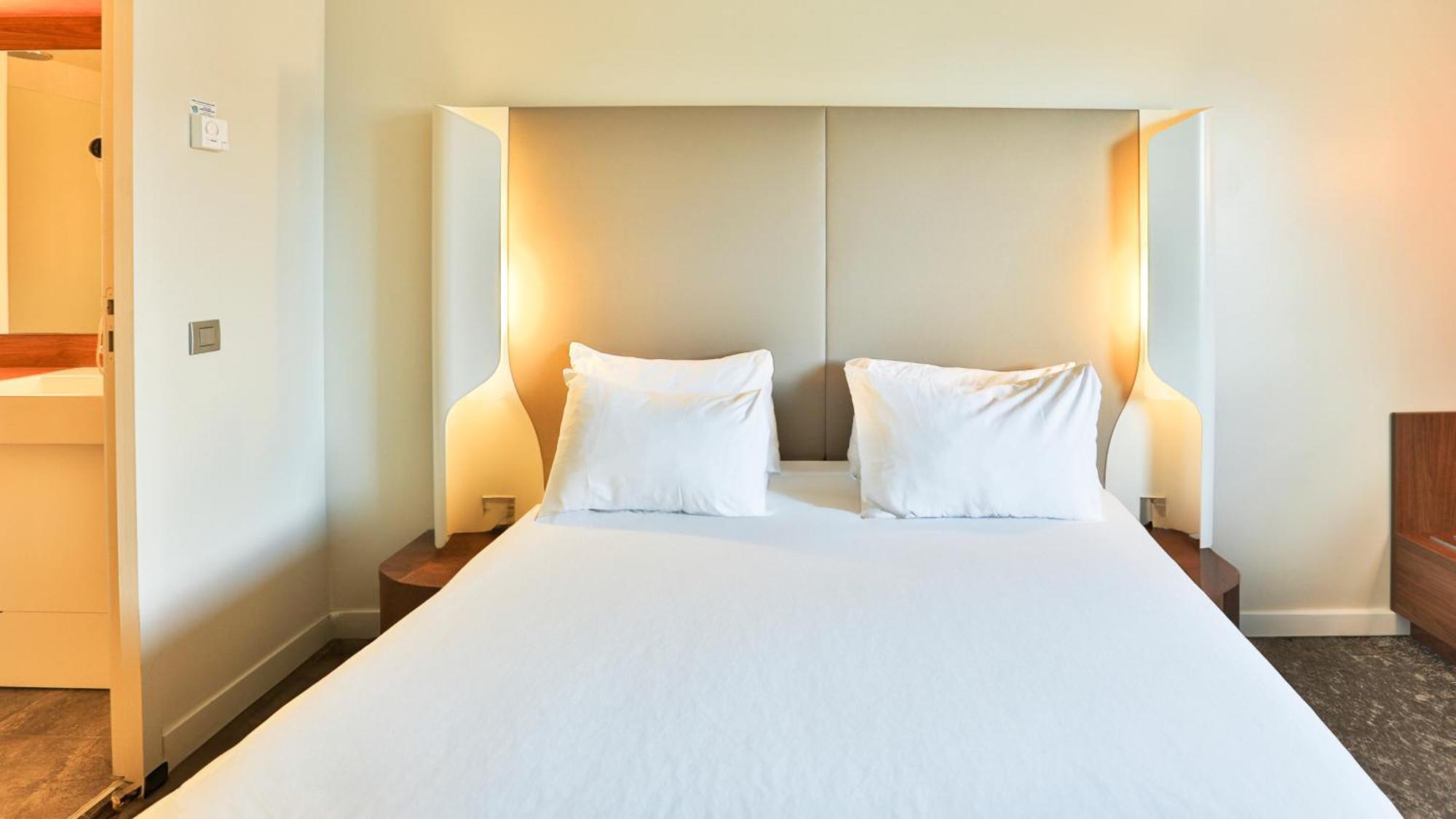 กองปานีล ลา รอช ซูร์ ยง ซองเทรอ การ์ Hotel ลารอช-ซูร์-ยง ภายนอก รูปภาพ