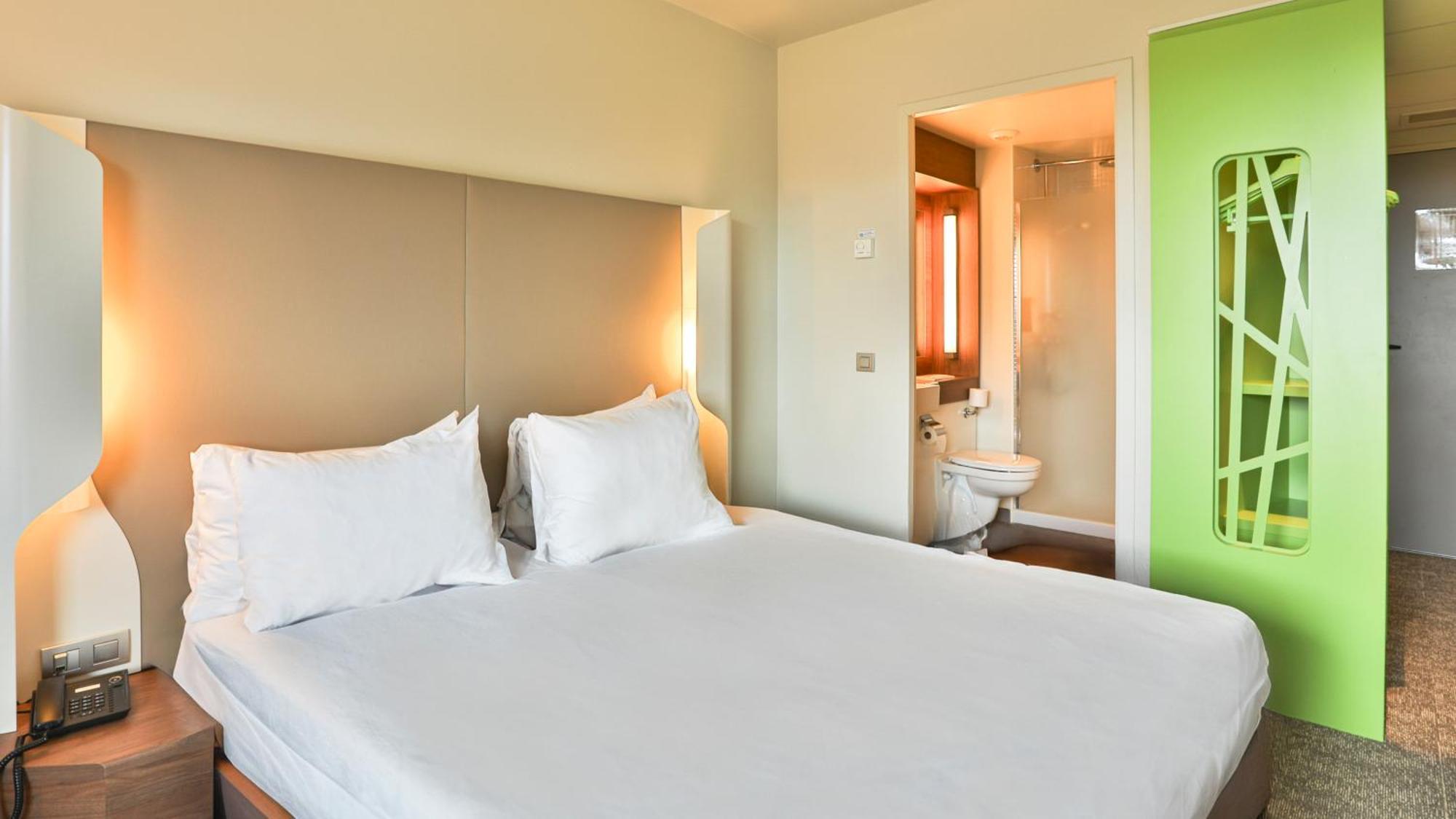กองปานีล ลา รอช ซูร์ ยง ซองเทรอ การ์ Hotel ลารอช-ซูร์-ยง ภายนอก รูปภาพ